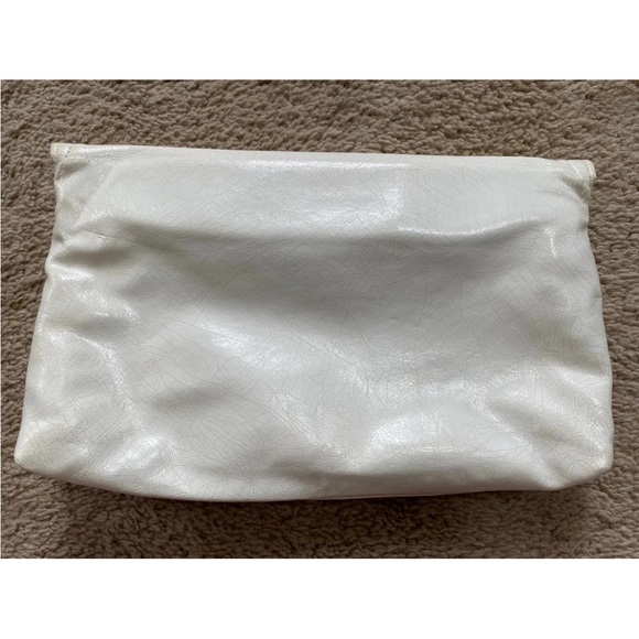 Rare Vintage Stocko Cream Clutch With Gold Accents Snap Close And Cracked Design - Picture 2 of 7